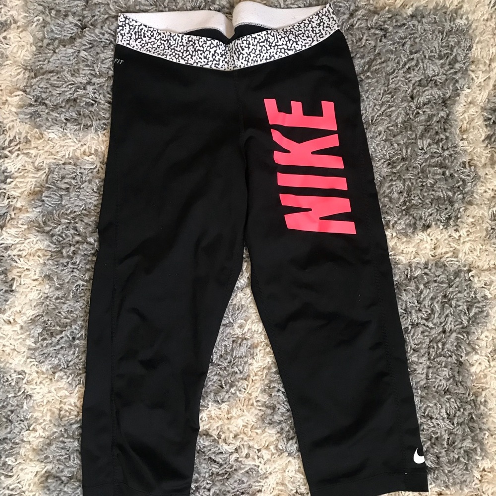Nike cropped workout leggings